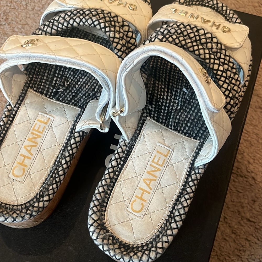 Authentic Chanel sandals - Picture 2 of 4